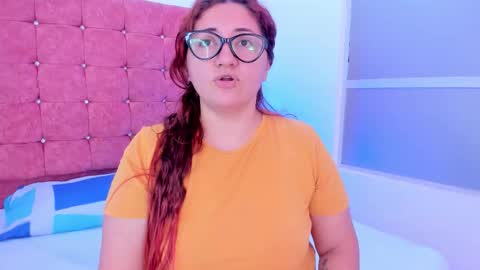 Snapshot of mishell_lovely chatting on December 17, 2025, 1:17 pm Mishell online show from December 17, 2025, 1:17 pm