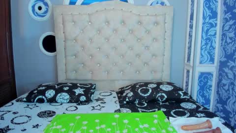 Snapshot of mishell_lovely chatting on December 19, 2025, 12:01 pm Mishell online show from December 19, 2025, 12:01 pm