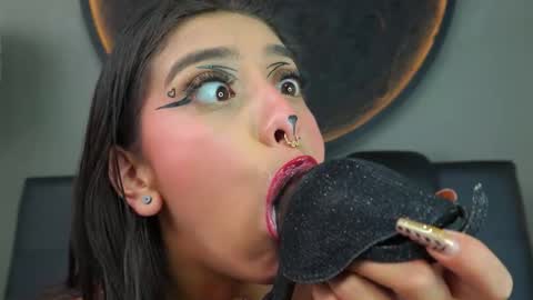 Sabrina online show from December 16, 2025, 6:24 pm