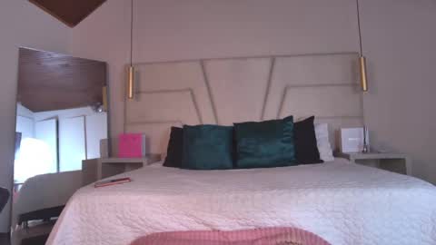 miss__ary_ online show from May 6, 2026, 11:59 am