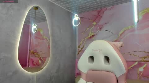 miss__luna_ online show from September 17, 2025, 10:06 am