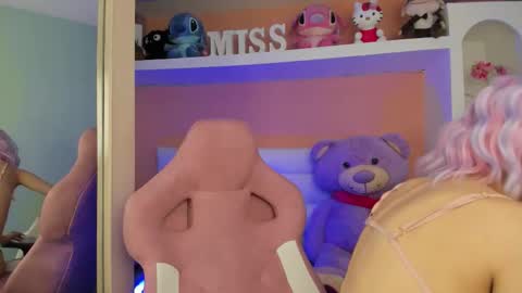 Lunna online show from October 22, 2025, 10:59 am