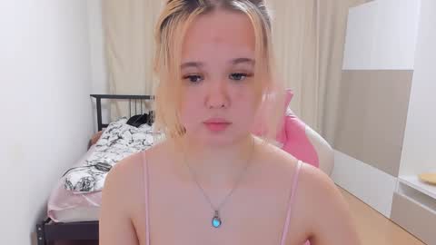 miss__selena online show from February 3, 2025, 6:28 pm