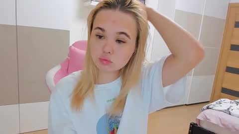 miss__selena online show from February 8, 2025, 2:16 pm