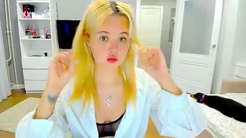 Snapshot of miss__selena chatting on December 1, 2025, 1:05 pm miss__selena online show from December 1, 2025, 1:05 pm