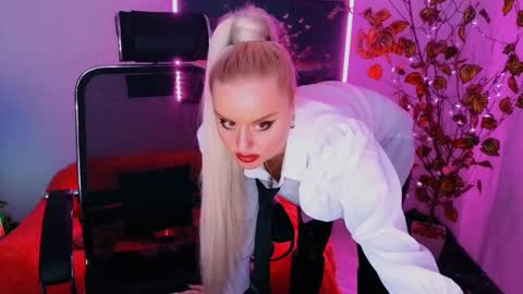 Snapshot of miss_alice_silver chatting on October 3, 2025, 9:56 pm miss_alice_silver online show from October 3, 2025, 9:56 pm