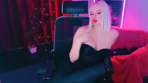 Snapshot of miss_alice_silver chatting on June 14, 2026, 8:22 pm miss_alice_silver online show from June 14, 2026, 8:22 pm
