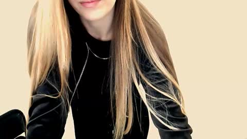 Snapshot of miss_angelina_ chatting on September 23, 2025, 6:05 am Angelina online show from September 23, 2025, 6:05 am