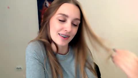 Snapshot of miss_angelina_ chatting on October 17, 2025, 6:05 am Angelina online show from October 17, 2025, 6:05 am