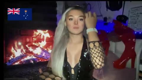 Snapshot of miss_antonette_xxx chatting on July 16, 2026, 2:28 am Call me Miss Antonette online show from July 16, 2026, 2:28 am