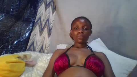 miss_belllo online show from February 26, 2025, 12:25 pm