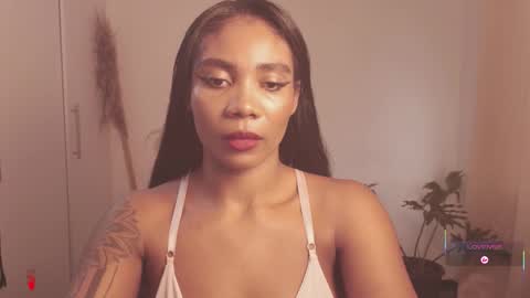 miss_benz online show from November 12, 2025, 1:44 pm