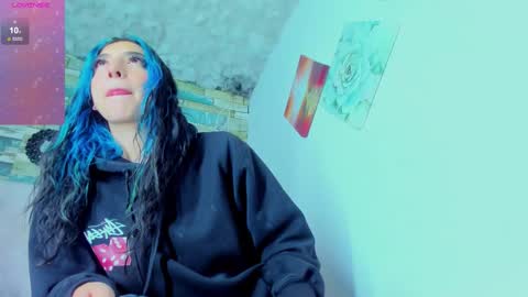 miss_evans_ online show from October 6, 2025, 3:37 am