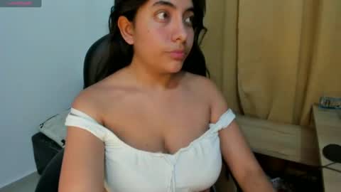 miss_eylens online show from February 1, 2025, 2:58 am