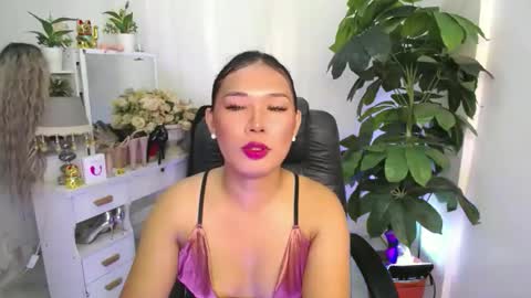 miss_fhakarat online show from October 19, 2025, 5:57 pm