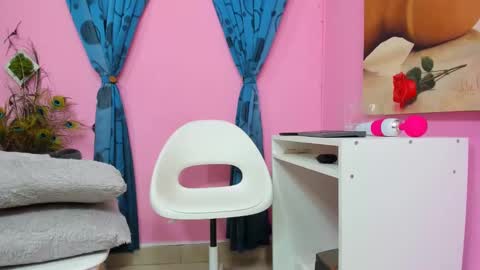 Snapshot of miss_flora chatting on December 18, 2024, 1:48 am Monica Patricia online show from December 18, 2024, 1:48 am