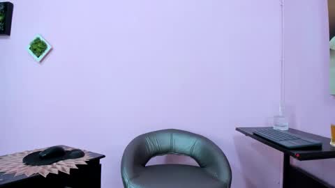 Snapshot of miss_flora chatting on September 16, 2025, 11:33 am Monica Patricia online show from September 16, 2025, 11:33 am