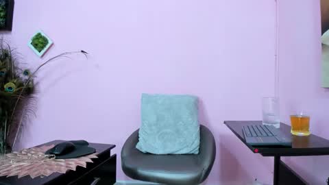 Snapshot of miss_flora chatting on September 17, 2025, 10:39 am Monica Patricia online show from September 17, 2025, 10:39 am