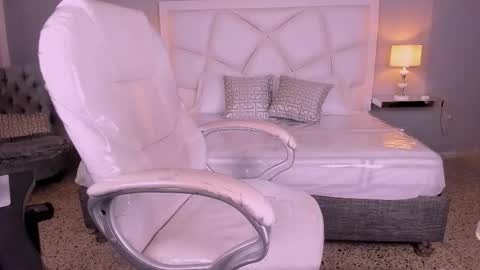 Snapshot of miss_francheska chatting on February 14, 2026, 12:02 pm Francheska online show from February 14, 2026, 12:02 pm