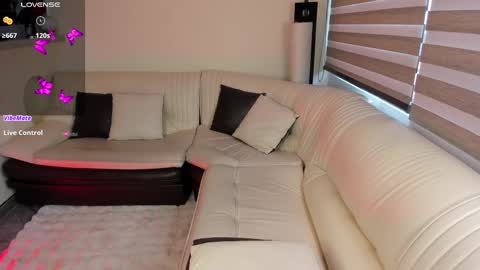 insta    online show from February 12, 2025, 9:43 pm