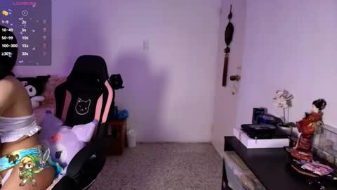 Asami  online show from November 10, 2025, 3:16 am