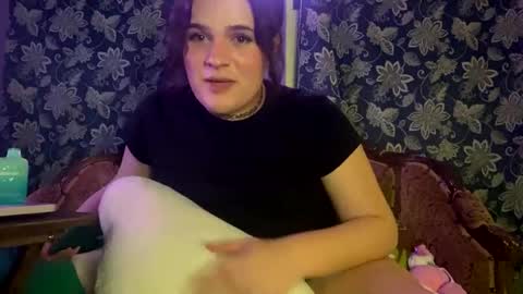miss_honeypotpie online show from February 5, 2026, 6:40 am