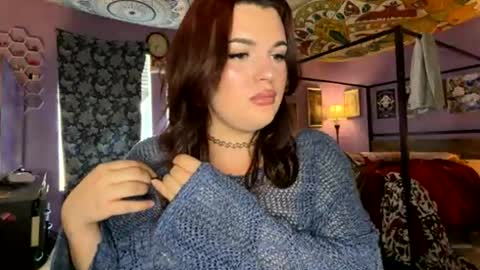 miss_honeypotpie online show from August 3, 2026, 10:02 pm