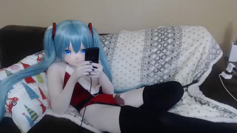 Snapshot of miss_kigu_miku chatting on December 14, 2024, 5:40 am Miku online show from December 14, 2024, 5:40 am