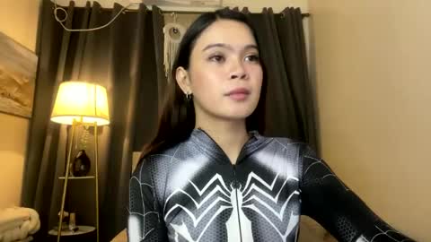 miss_kyrstyn online show from April 8, 2026, 11:32 am