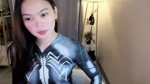 miss_kyrstyn online show from April 18, 2026, 4:33 pm