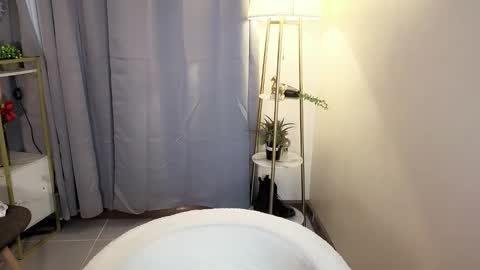 miss_kyrstyn online show from April 21, 2026, 8:44 pm