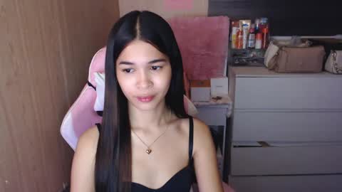 Snapshot of miss_lei18 chatting on March 8, 2025, 3:24 pm leii online show from March 8, 2025, 3:24 pm