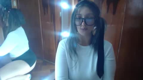 lilieth  online show from February 15, 2025, 8:33 pm