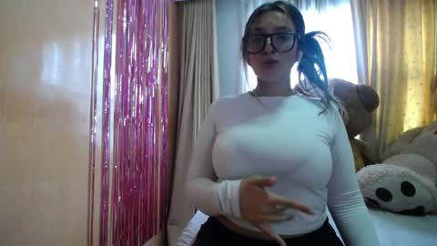 Snapshot of miss_lilieth chatting on May 1, 2026, 4:33 pm lilieth online show from May 1, 2026, 4:33 pm