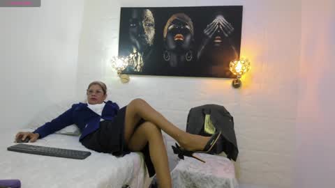 Snapshot of miss_lucero1 chatting on January 23, 2025, 12:57 am lucero online show from January 23, 2025, 12:57 am