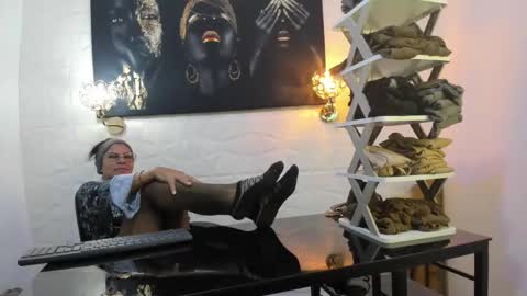 Snapshot of miss_lucero1 chatting on February 21, 2025, 1:22 am lucero online show from February 21, 2025, 1:22 am
