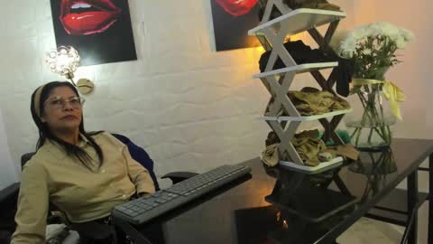 Snapshot of miss_lucero1 chatting on March 4, 2025, 2:17 am lucero online show from March 4, 2025, 2:17 am
