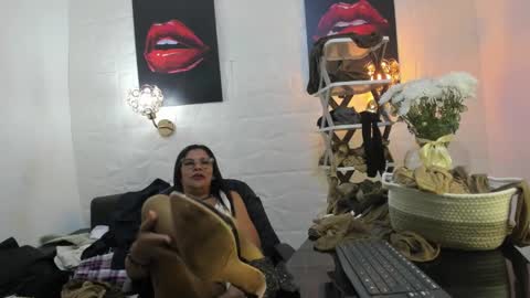 Snapshot of miss_lucero1 chatting on March 9, 2025, 5:00 am lucero online show from March 9, 2025, 5:00 am