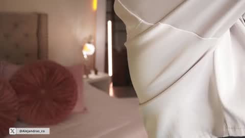 Alejandra online show from February 9, 2026, 11:20 pm