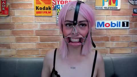 Miss Monserrat online show from January 19, 2026, 5:33 am