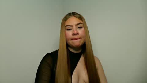 Snapshot of miss_sophie1 chatting on May 10, 2026, 3:12 am sophi 3 online show from May 10, 2026, 3:12 am