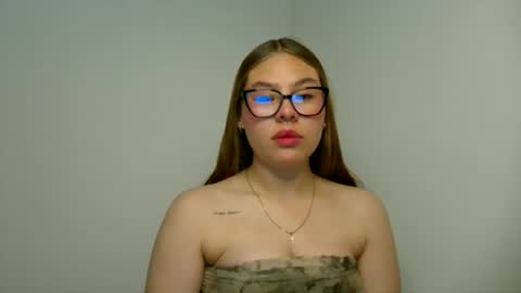 Snapshot of miss_sophie1 chatting on June 11, 2026, 12:43 am sophi 3 online show from June 11, 2026, 12:43 am