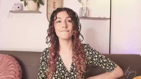 Adara Lpez online show from September 19, 2025, 12:02 am