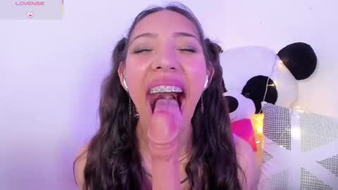 Miss Veronica online show from March 4, 2025, 3:48 pm