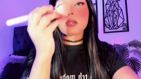 miss_zz online show from November 27, 2025, 7:38 pm