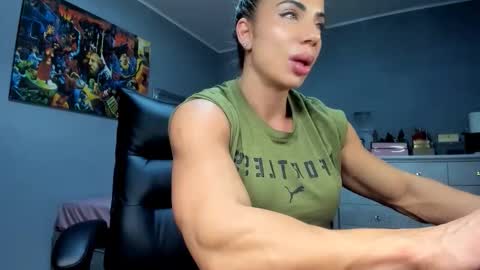 Snapshot of missale chatting on October 4, 2025, 5:11 pm Alesyamuscledoll online show from October 4, 2025, 5:11 pm