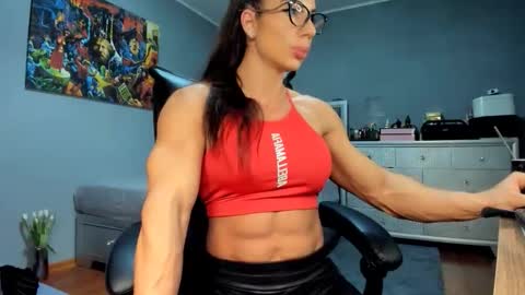 Alesyamuscledoll online show from November 29, 2025, 9:51 pm