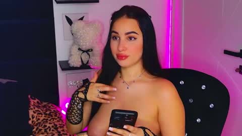 Amelia online show from April 2, 2026, 6:05 pm