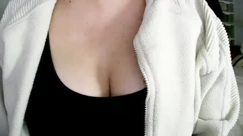 Snapshot of missbiny chatting on June 19, 2026, 8:12 pm Avamlash online show from June 19, 2026, 8:12 pm