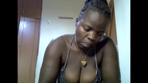 Snapshot of misscandy352_ chatting on May 19, 2026, 5:52 pm misscandy352_ online show from May 19, 2026, 5:52 pm
